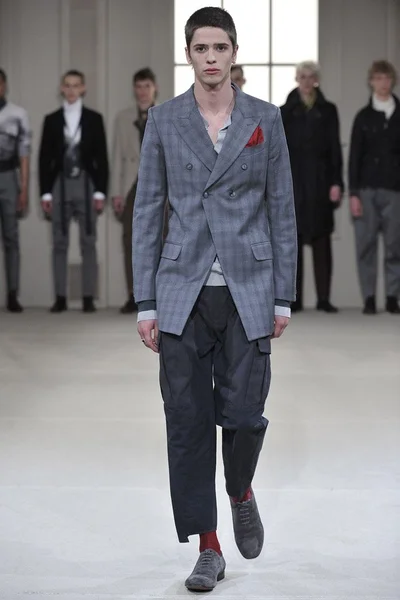 Look 11